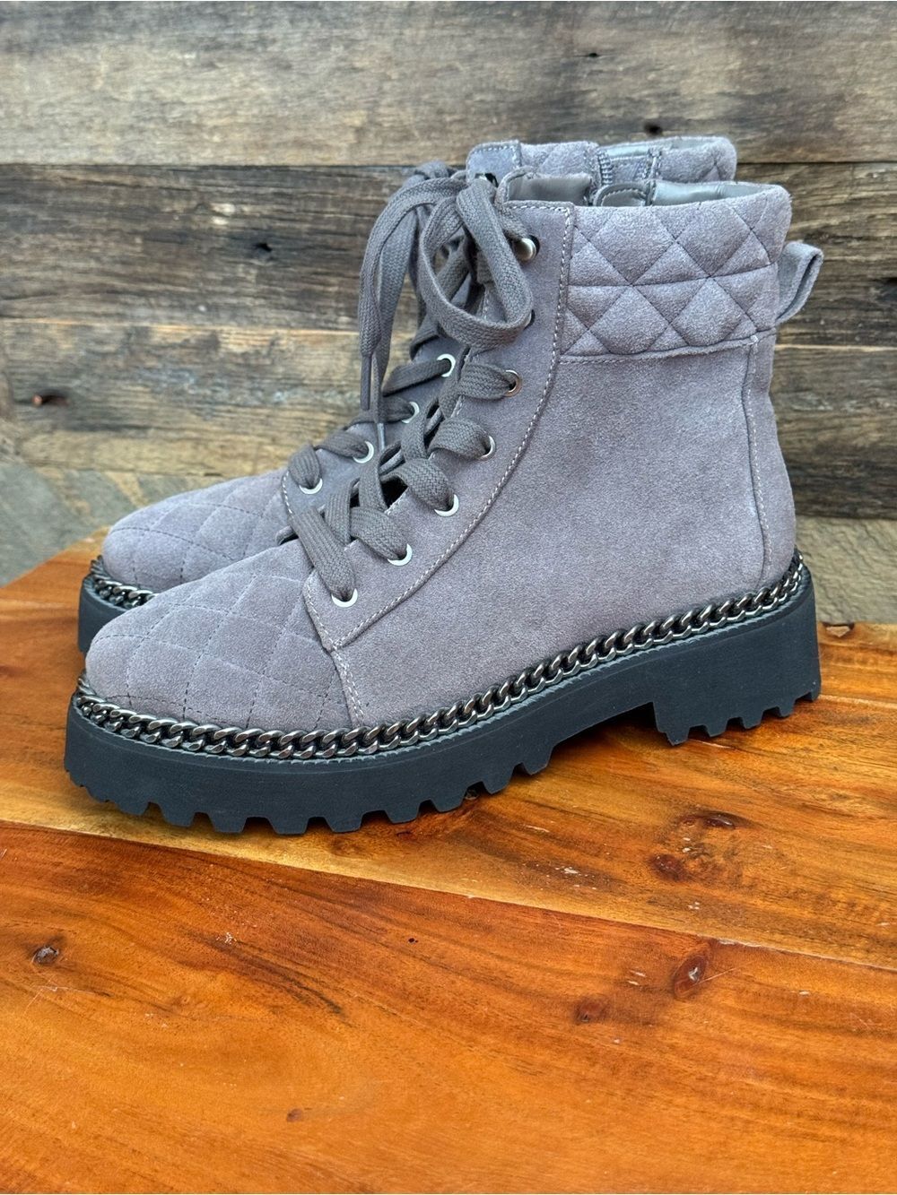 Vince Camuto Merindil Leather Suede Quilted Comb boots NWOT SZ 7 - Picture 3 of 9